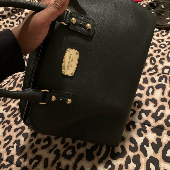 2 Used MK Purses - Picture 7 of 8